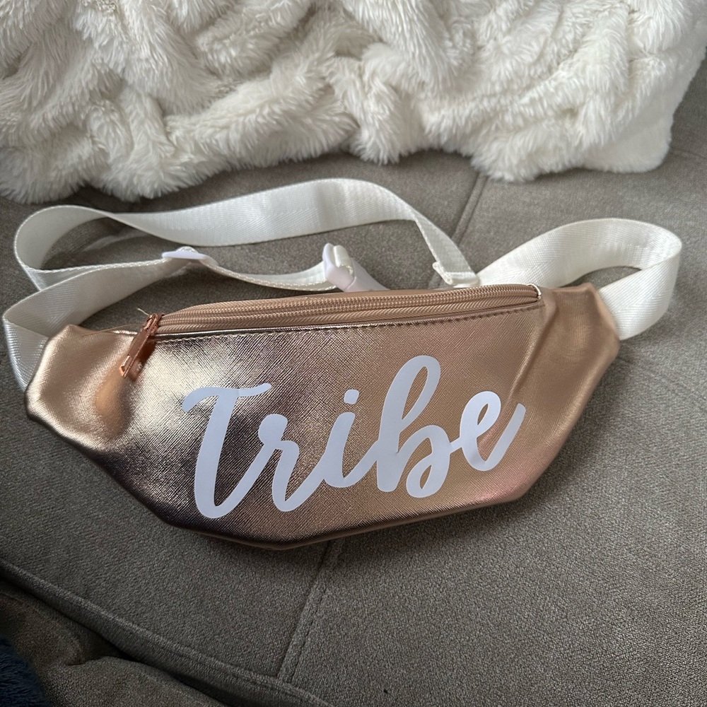 Fun metallic belt bag